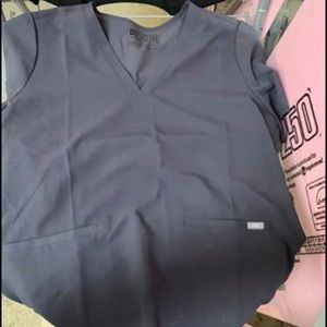 Figs 3 Pocket Scrub Top